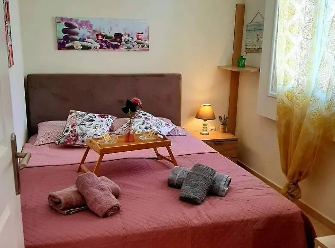 Square With Panoramic View 칼라마타