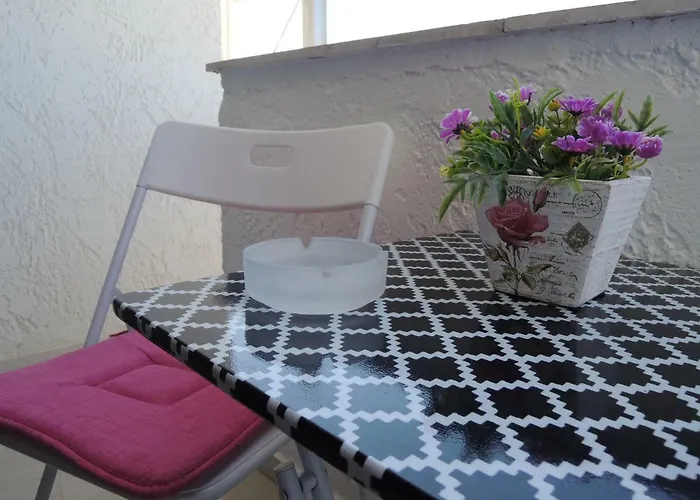 Square With Panoramic View Daire